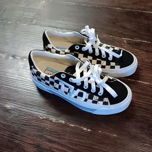 Van men size 5.5 and women size 7 OG black and white pattern